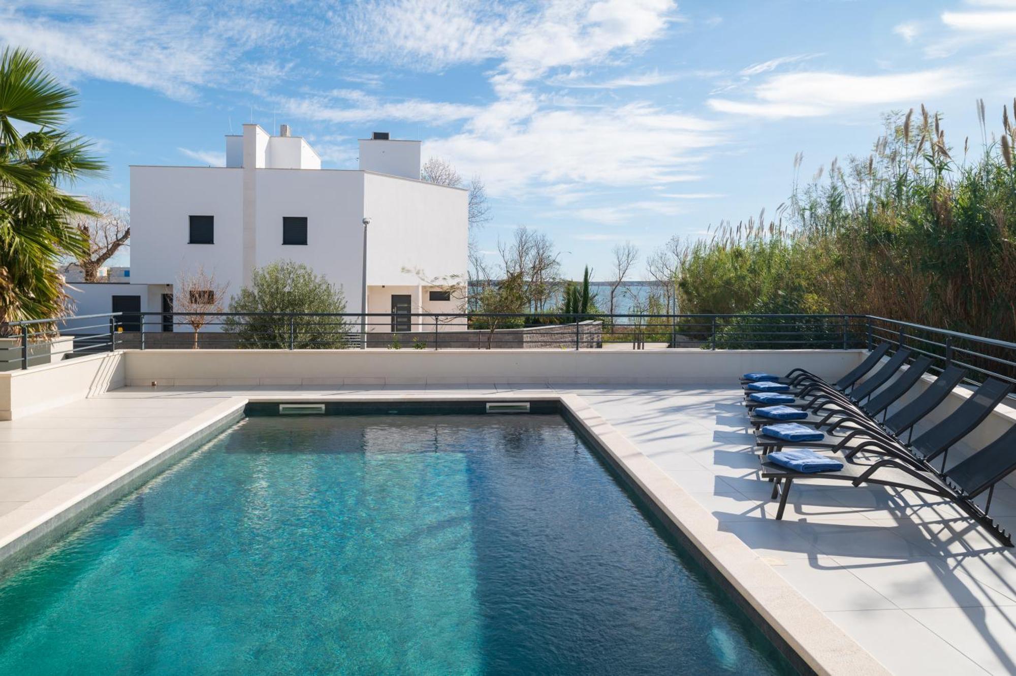 Villa Roca With Heated Pool And Sauna Привлака Экстерьер фото