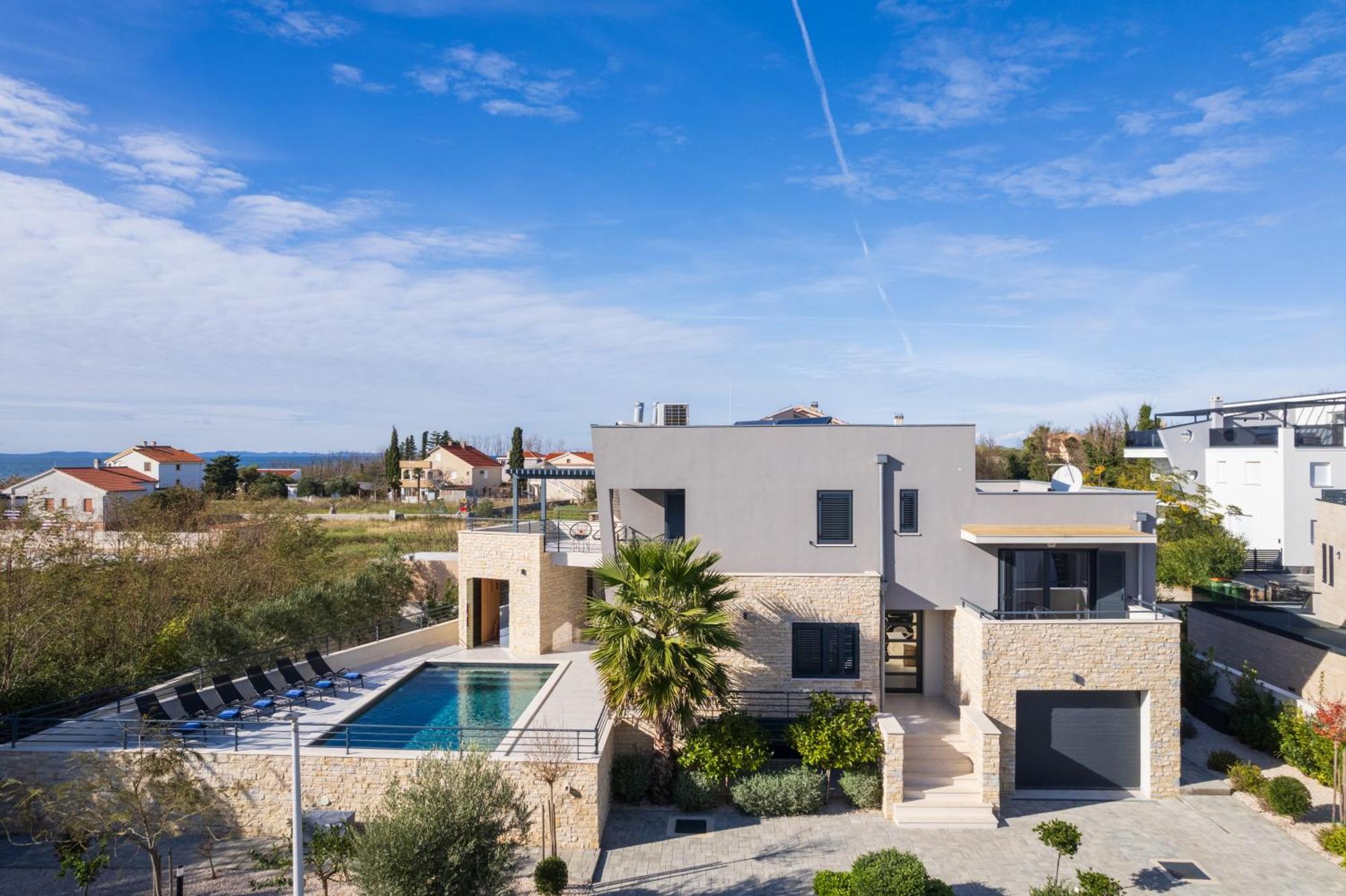 Villa Roca With Heated Pool And Sauna Привлака Экстерьер фото