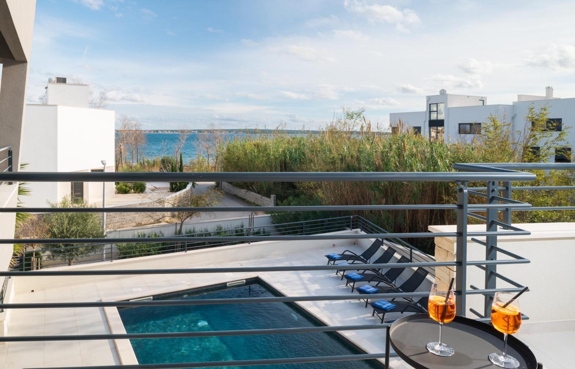 Villa Roca With Heated Pool And Sauna Привлака Экстерьер фото