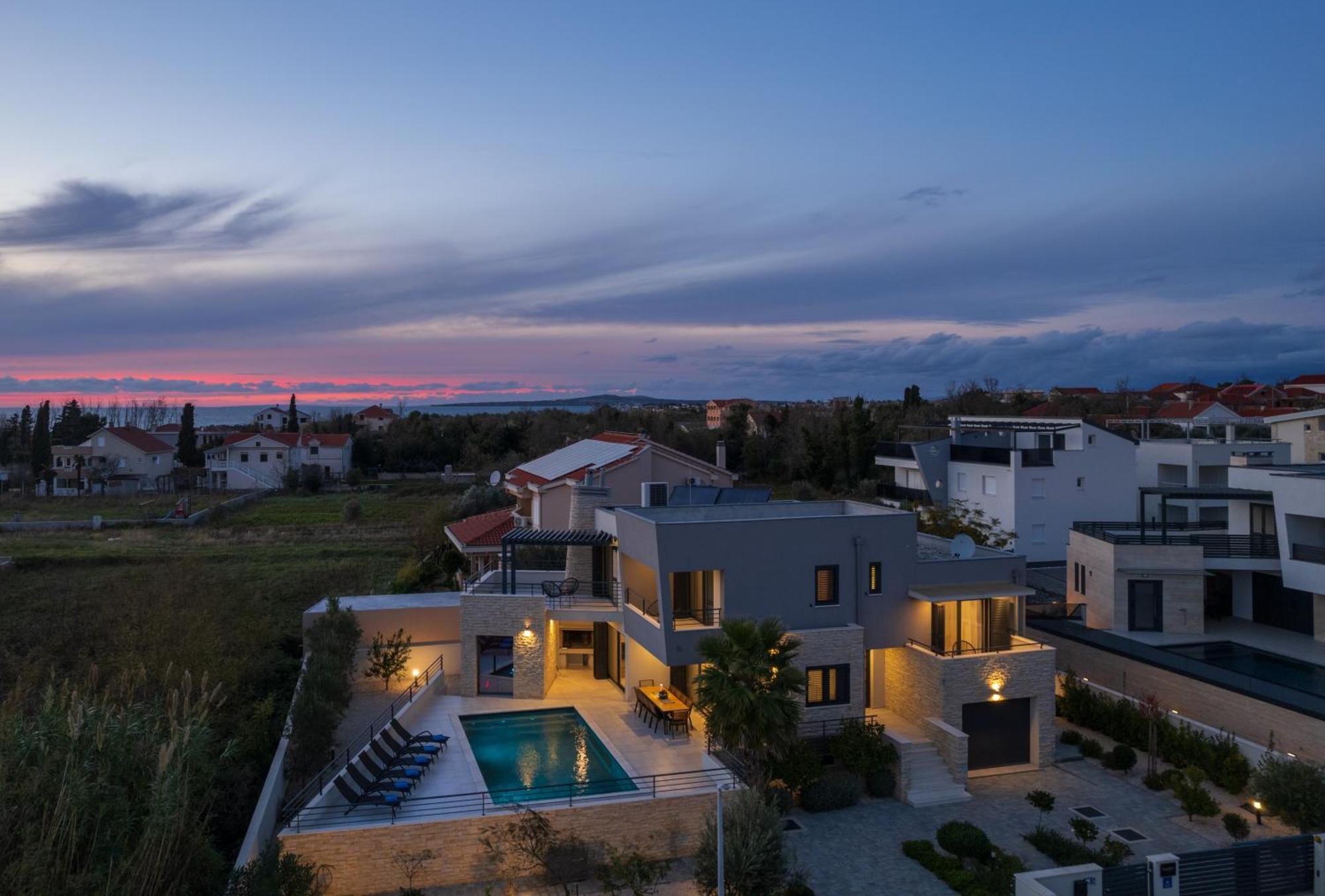 Villa Roca With Heated Pool And Sauna Привлака Экстерьер фото