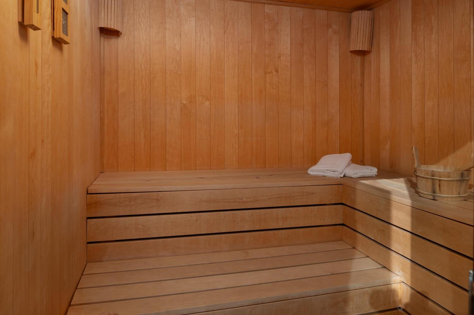 Villa Roca With Heated Pool And Sauna Привлака Экстерьер фото