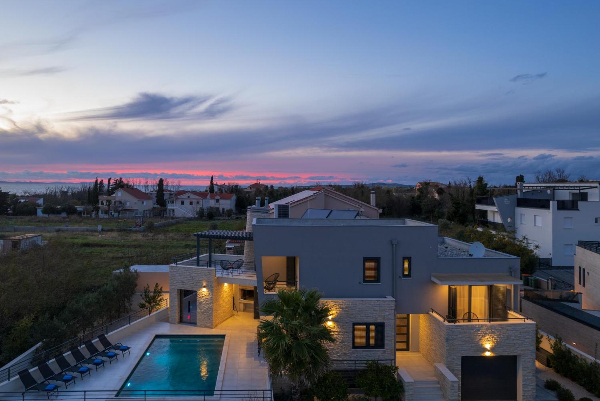 Villa Roca With Heated Pool And Sauna Привлака Экстерьер фото