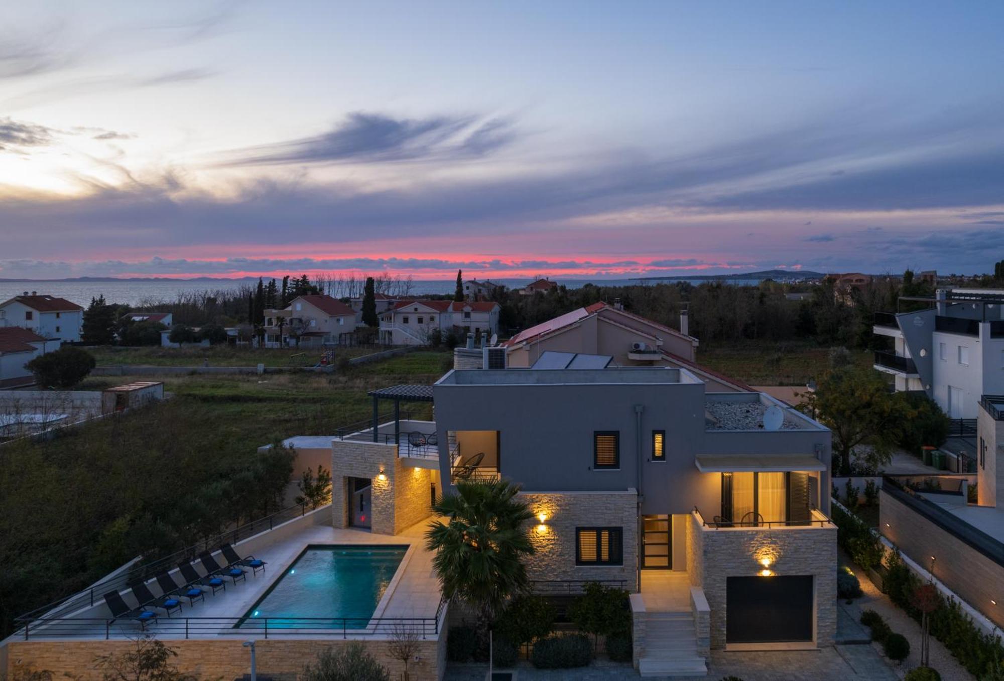 Villa Roca With Heated Pool And Sauna Привлака Экстерьер фото
