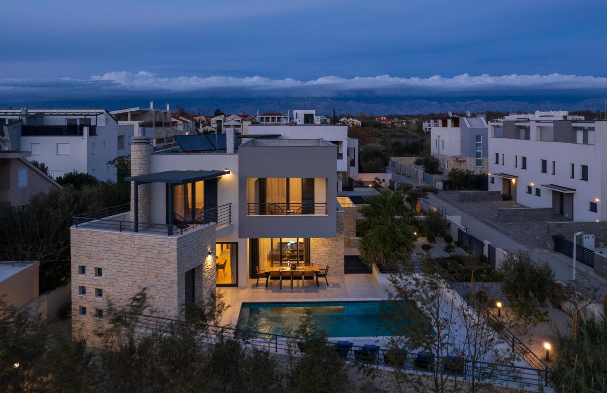 Villa Roca With Heated Pool And Sauna Привлака Экстерьер фото