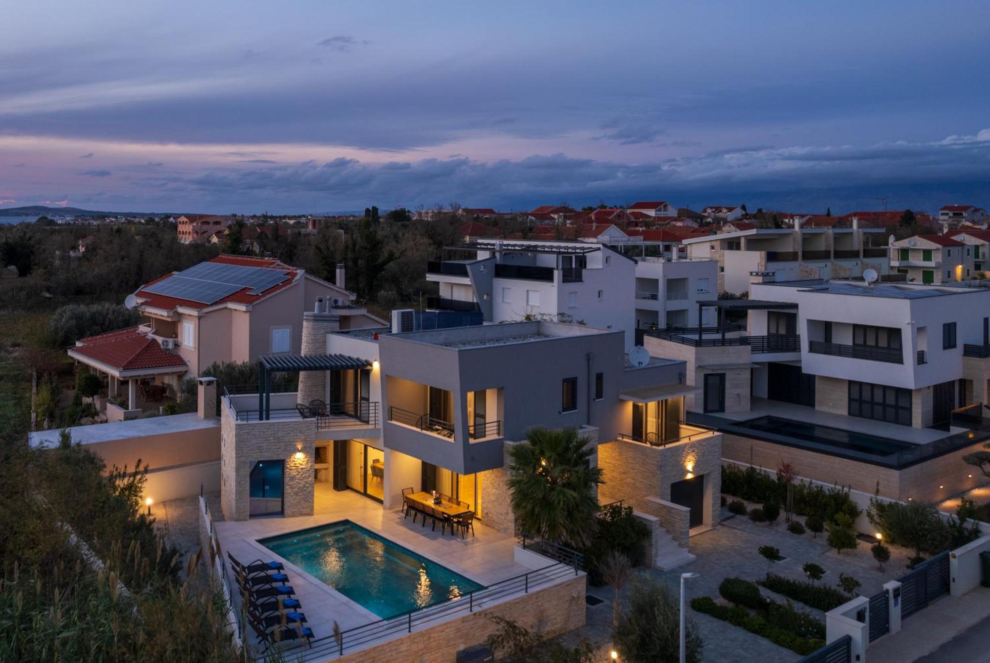 Villa Roca With Heated Pool And Sauna Привлака Экстерьер фото